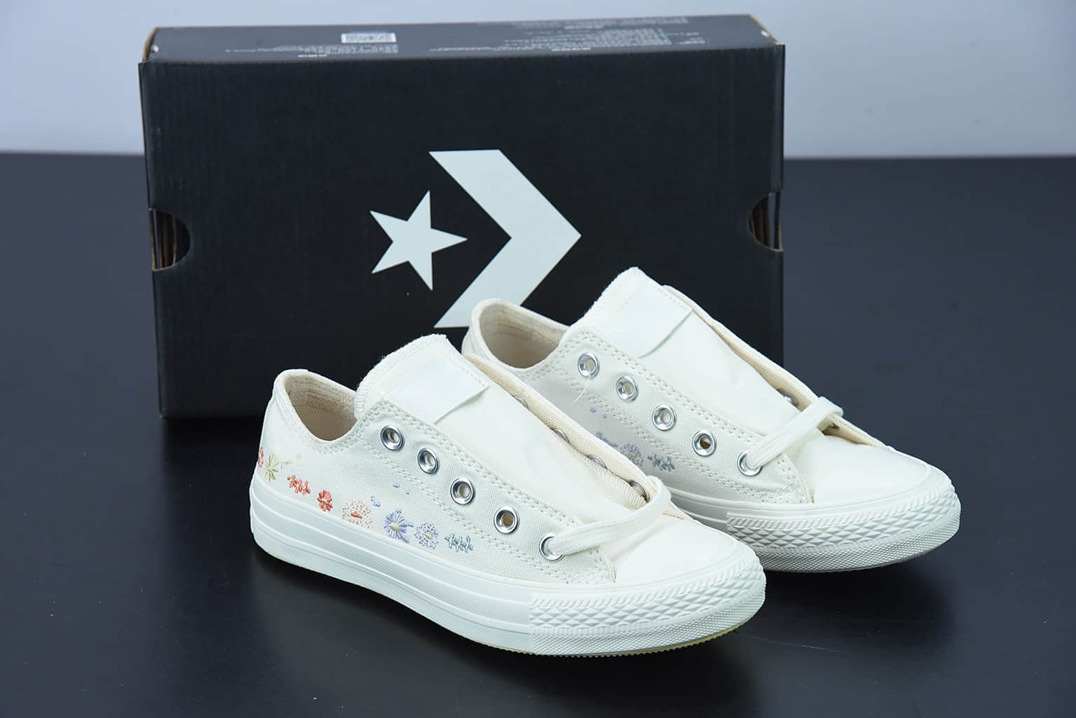 匡威 Converse All Star ox 刺绣小花春暖花开厚底低帮增高鞋纯原版本 货号：A01595C