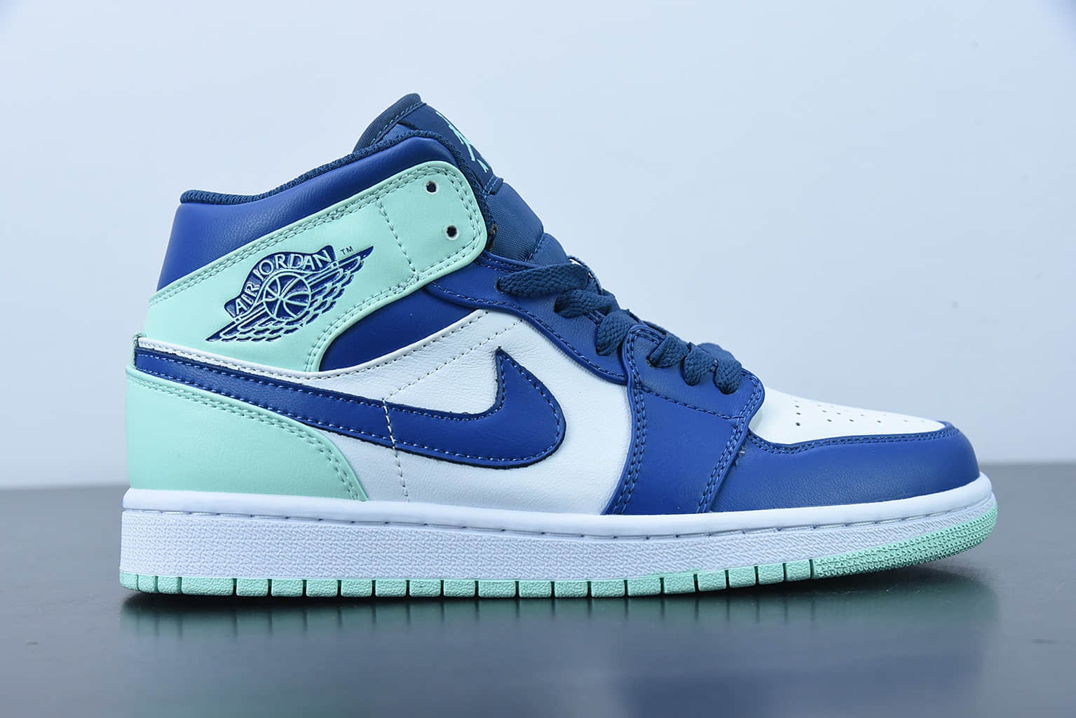 乔丹Air Jordan 1 Mid “Blue Mint”乔丹1代中帮白蓝绿蓝薄荷篮球鞋纯原版本 货号：554724-413