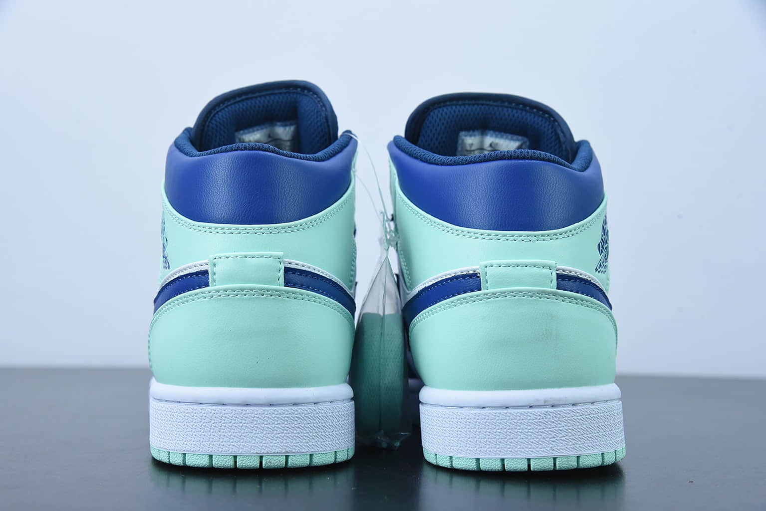 乔丹Air Jordan 1 Mid “Blue Mint”乔丹1代中帮白蓝绿蓝薄荷篮球鞋纯原版本 货号：554724-413