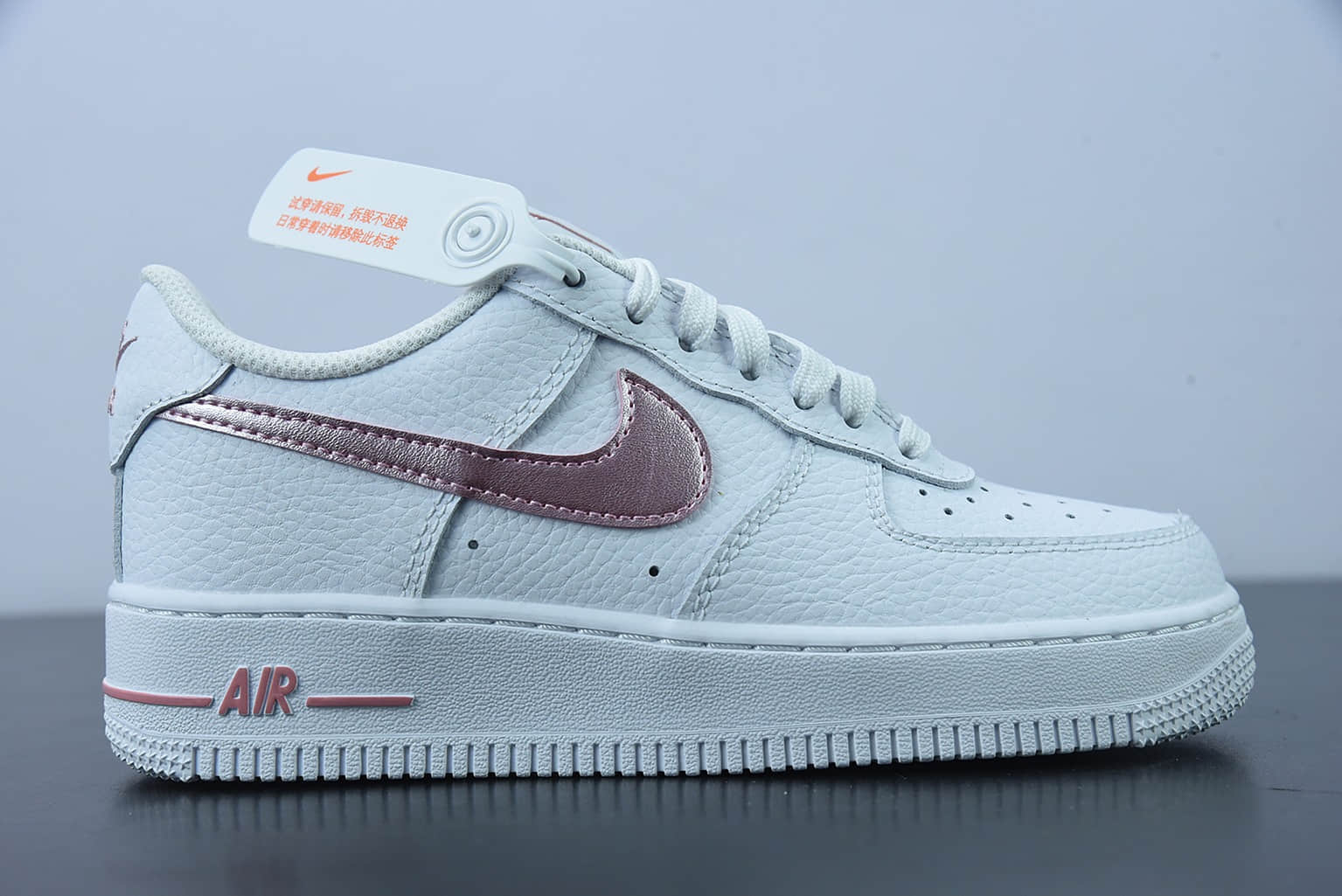 耐克 Nike Wmns AF 1’07 Low GSWhiteRose Pink空军一号荔枝皮白玫瑰粉经典低帮百搭休闲运动板鞋纯原版本 货号：CT3839-104