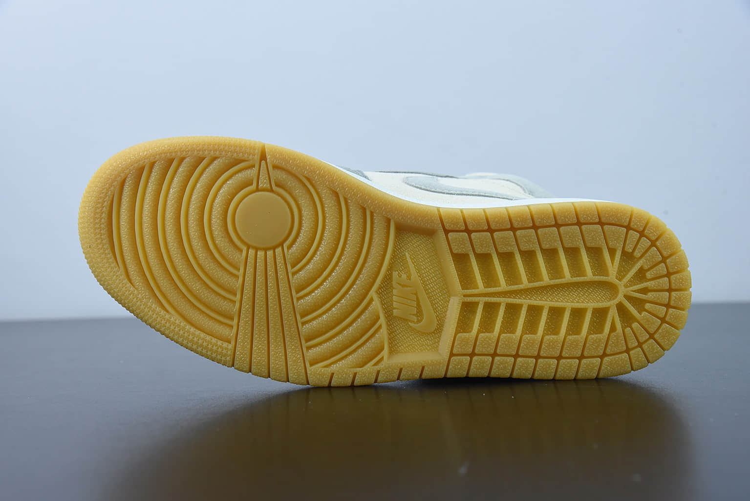 乔丹Air Jordan 1 Mid (GS)中帮奶油白椰奶篮球鞋纯原版本 货号：DN4281-100