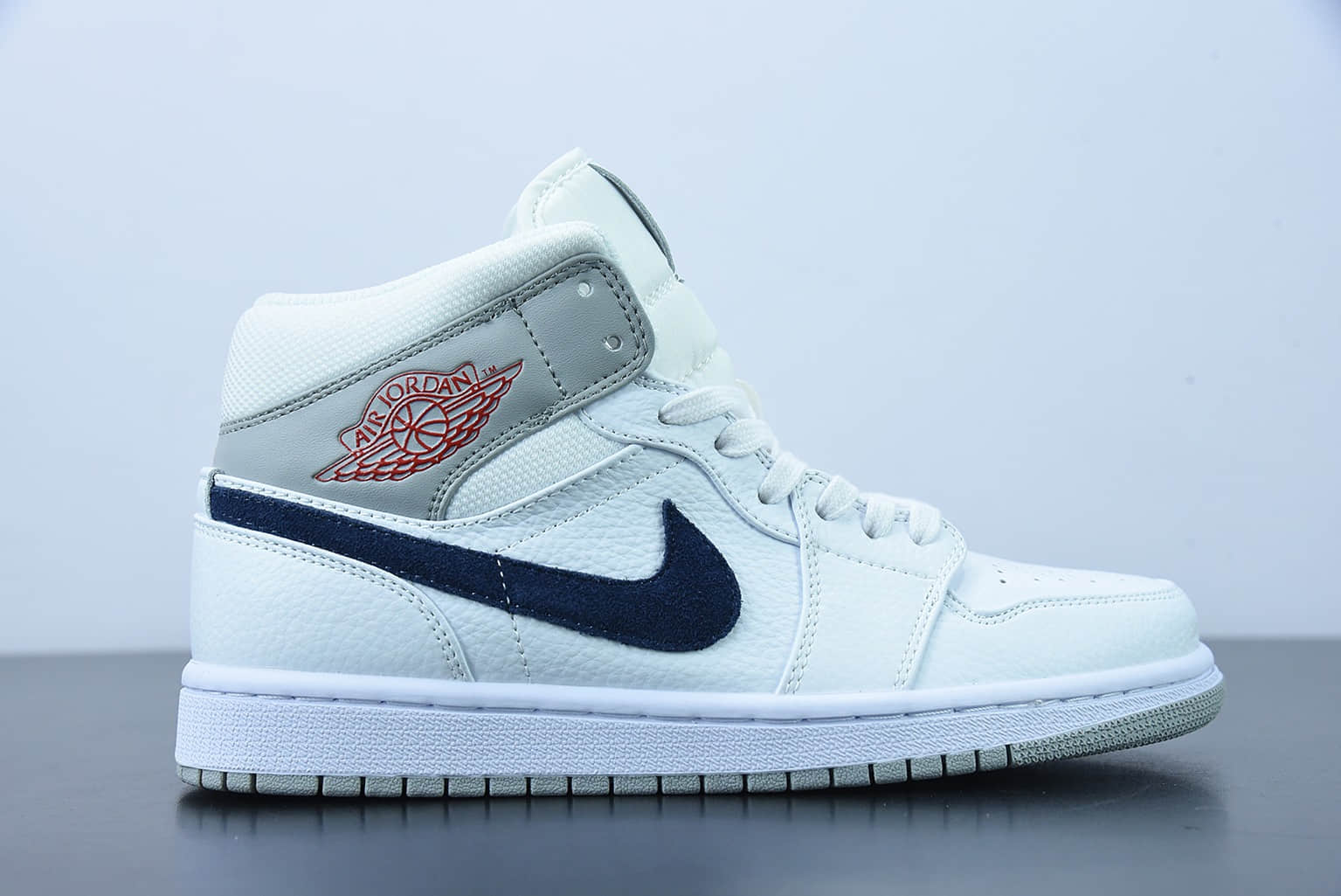 乔丹 Air Jordan 1 Mid “Paris” 中帮白灰巴黎休闲文化篮球鞋纯原版本 货号：DR8038-100