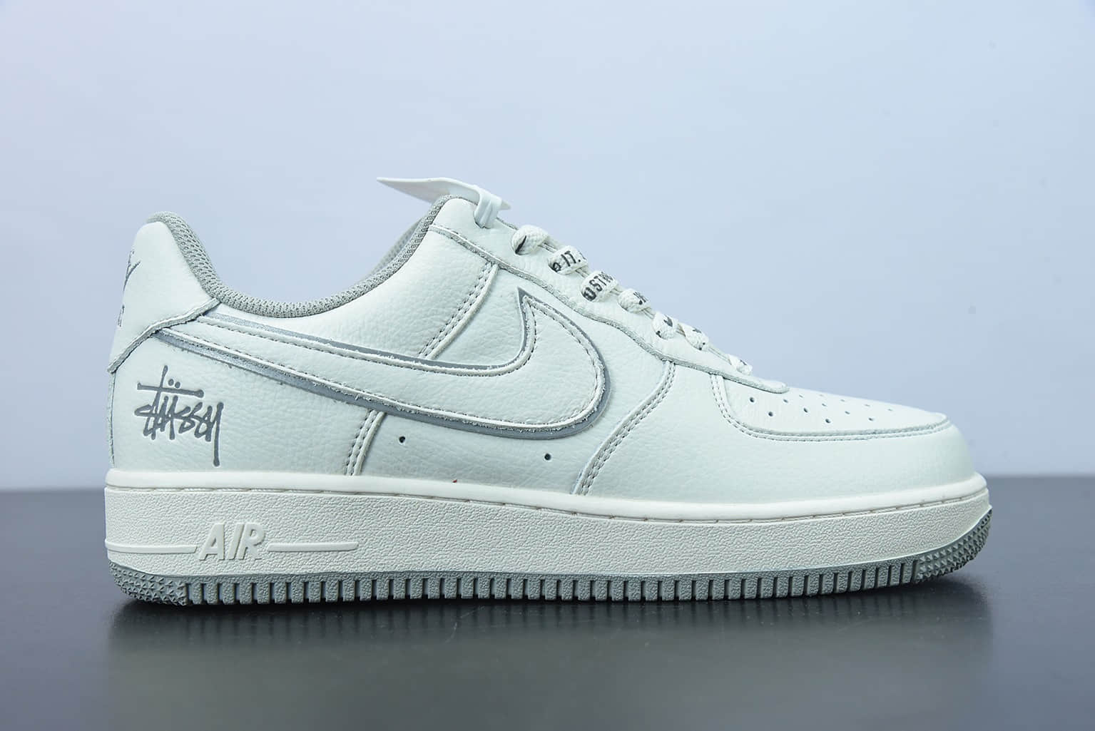 耐克 Nike Stussy x Nike AF 1 Low 斯图西联名米灰反光空军一号低帮休闲板鞋纯原版本 货号：UN1815-802