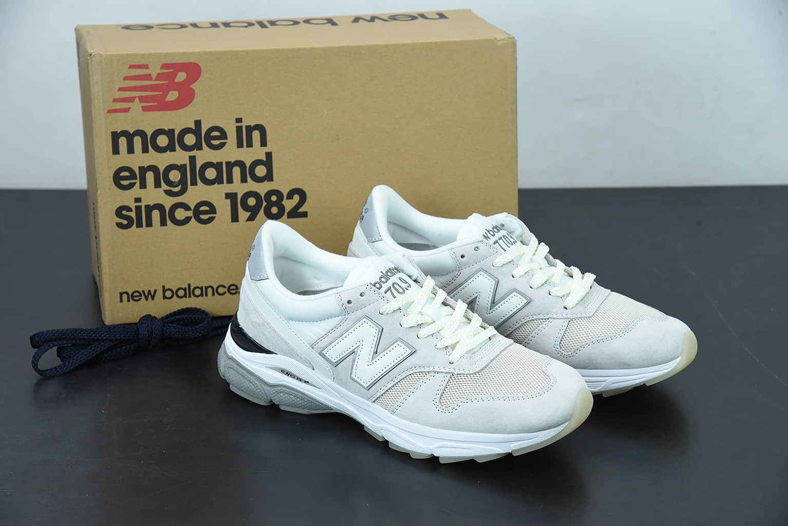 新百伦New Balance 770 全新系列米白色复古休闲跑步鞋纯原版本 货号：M7709CV