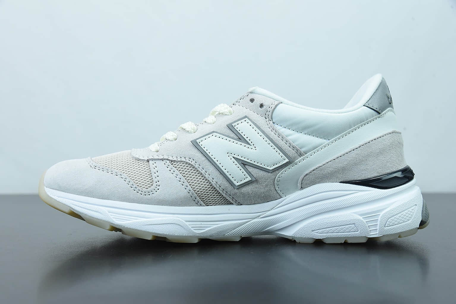 新百伦New Balance 770 全新系列米白色复古休闲跑步鞋纯原版本 货号：M7709CV