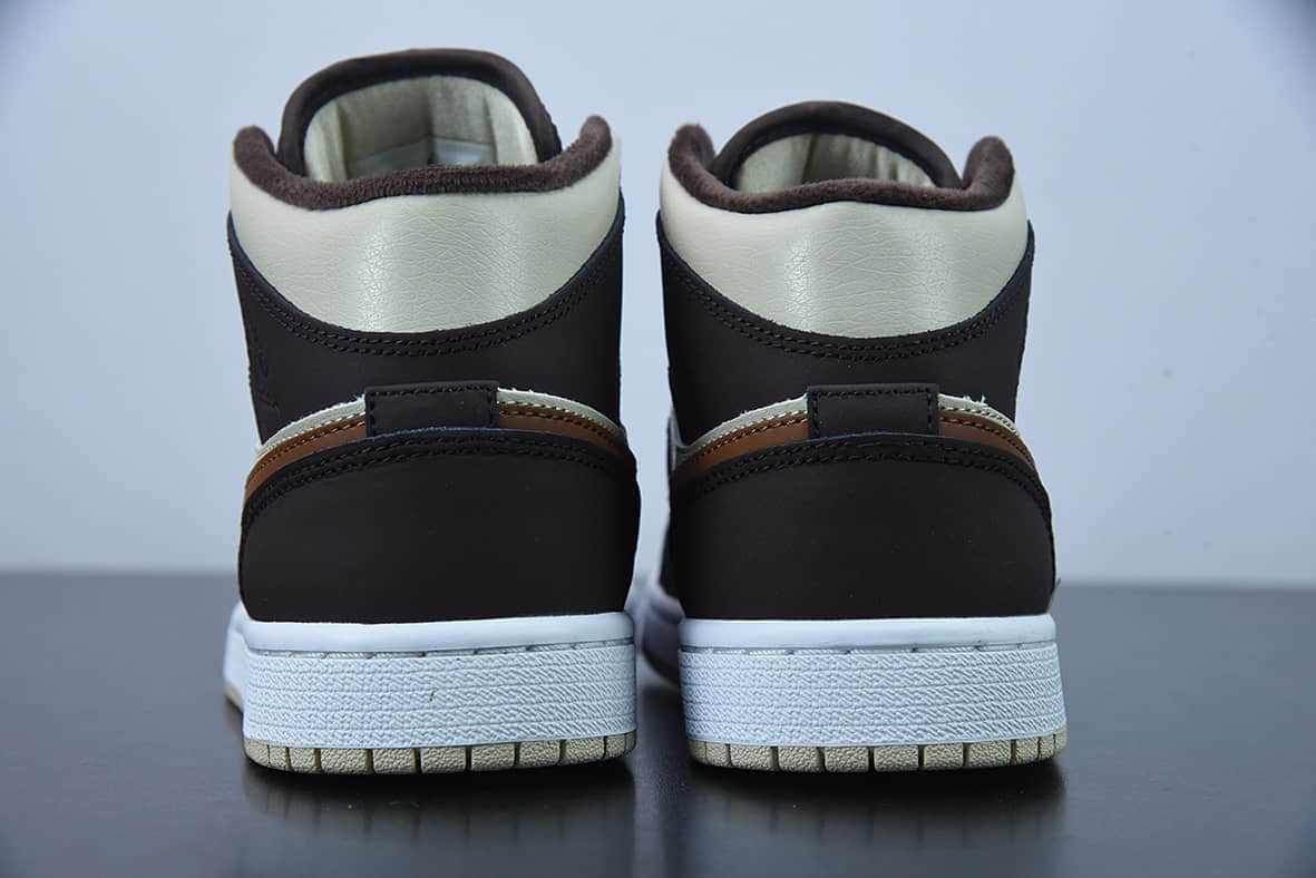 乔丹 Air Jordan 1 Mid AJ1米棕色中帮复古篮球鞋纯原版本 货号：DO6699-200