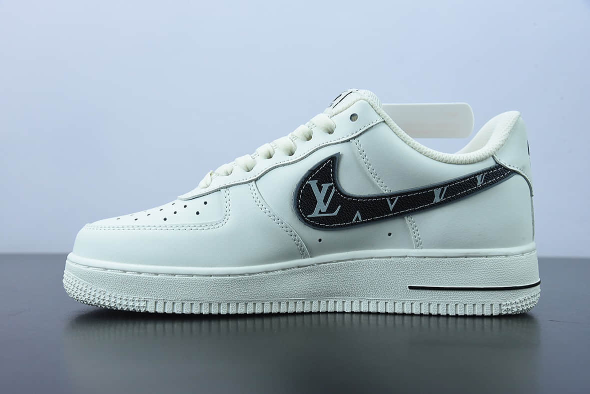 耐克 Nike NK Air Force 1 Low ’07xLouis Vuitton联名创意定制米黑色空军一号低帮休闲板鞋纯原版本 货号：KV3696-660