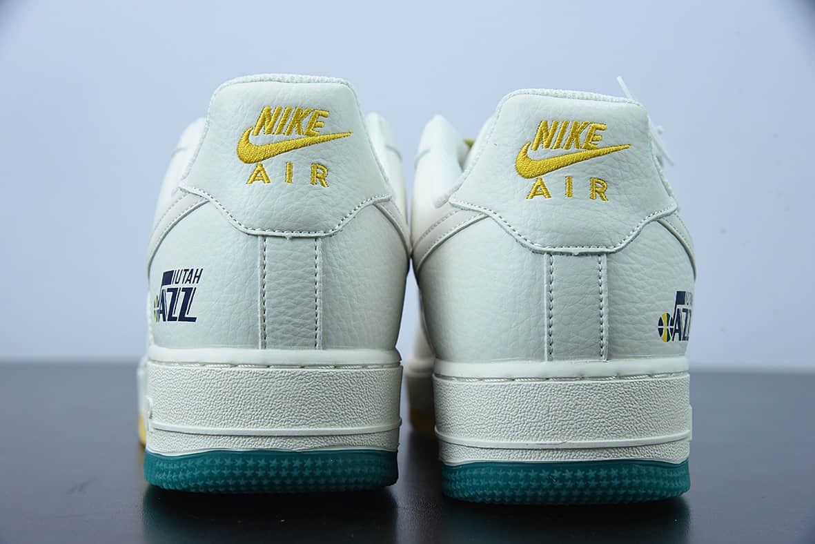 耐克 Nike Air Force 1 Low '07“米黄绿”犹他爵士队城市限定空军一号低帮休闲板鞋纯原版本 货号：ZJ6695-303