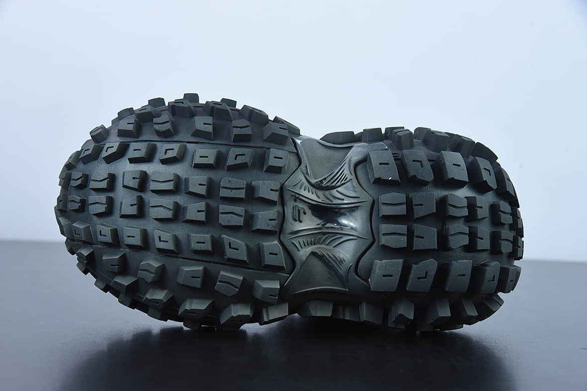 巴黎世家BALENCIAGA Defender Rubber Platform Sneakers全黑做旧卫士系列低帮坦克履带轮胎型越野户外增高厚底休闲运动慢跑鞋纯原版本 货号：685613 W2RA6 1000