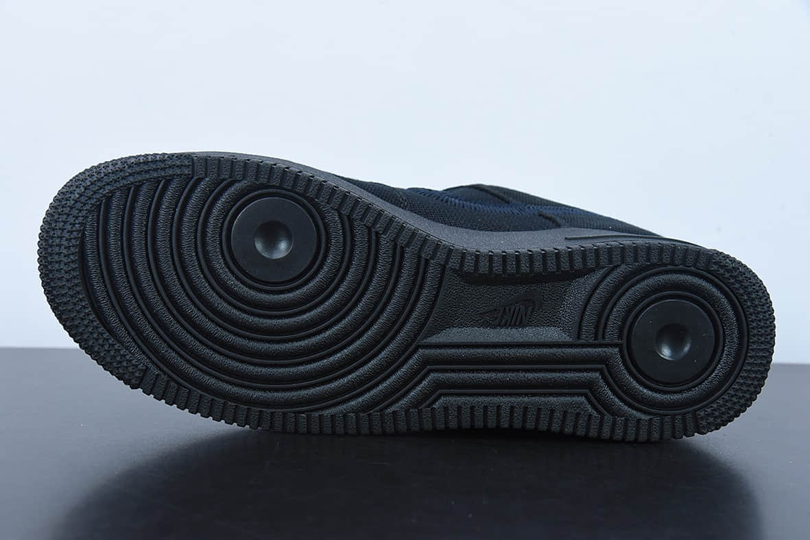 耐克Nike Stussy x Nike Air Force 1 '07 Black Cool 斯图西联名纯黑布面空军一号低帮休闲板鞋纯原版本 货号：CZ9084-001