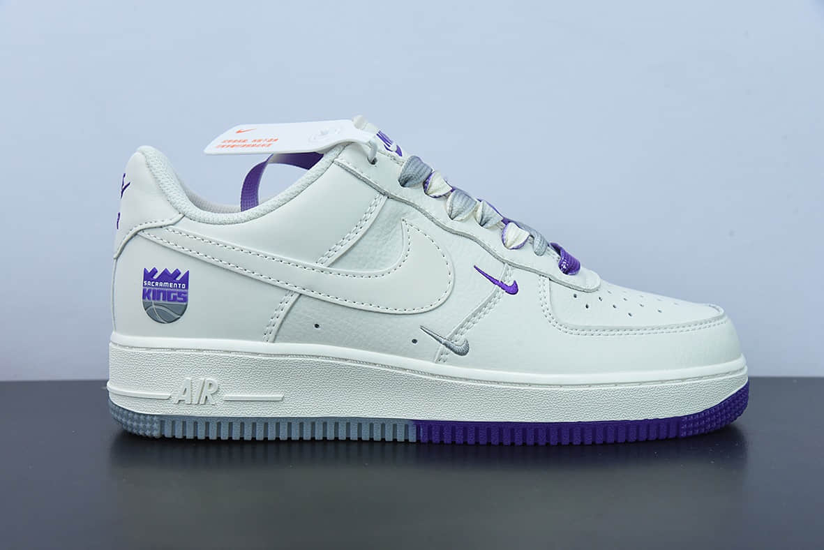 耐克Nike Air Force 1 Low '07 “米灰紫”萨克拉门托国王队城市限定空军一号低帮休闲板鞋纯原版本 货号：NK6928-205