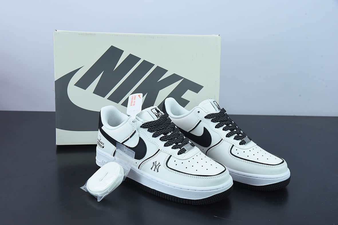 耐克Nike Air Force 1 x NY Yankee美国榄球洋基队米白黑边NY印花空军一号低帮休闲板鞋纯原版本 货号：BS8806-511