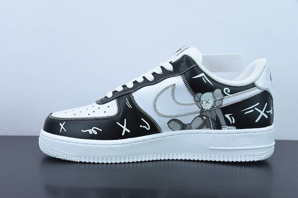 耐克Nike Kaws x Nk Air Force 1 07 LowKaws黑白冷灰蓝遮眼公仔空军一号联名款低帮休闲板鞋纯原版本 货号：CW2288-777