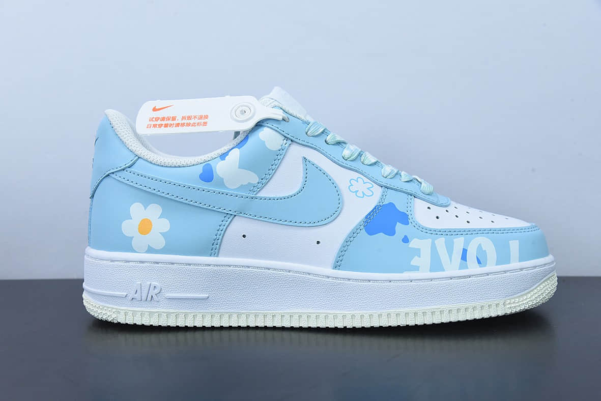 耐克Nike Air Force 1 07 LV8Light BlueLove天蓝白蝴蝶花朵印花空军一号低帮休闲板鞋纯原版本 货号：CW2288-661