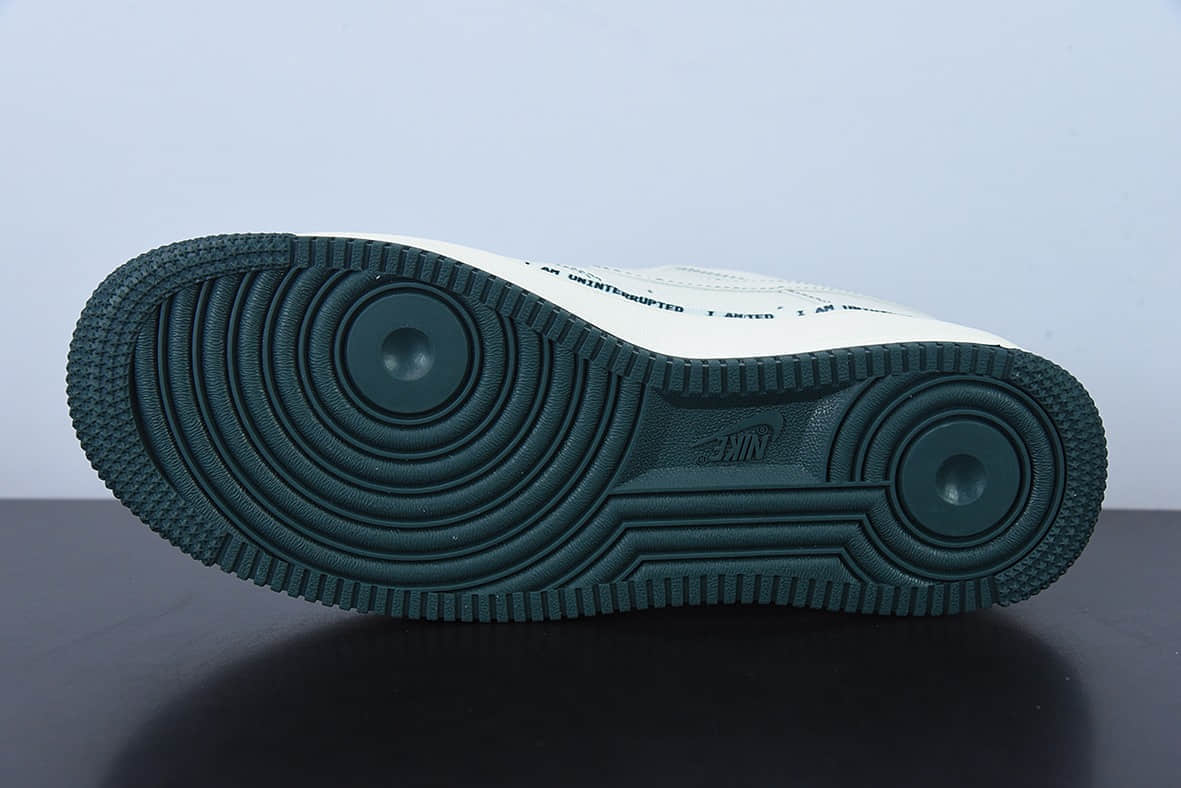 耐克Nike Uninterrupted x Air Force 1 MORE THAN“白绿签名涂鸦3M”空军一号低帮休闲板鞋纯原版本 货号：UI8969-639