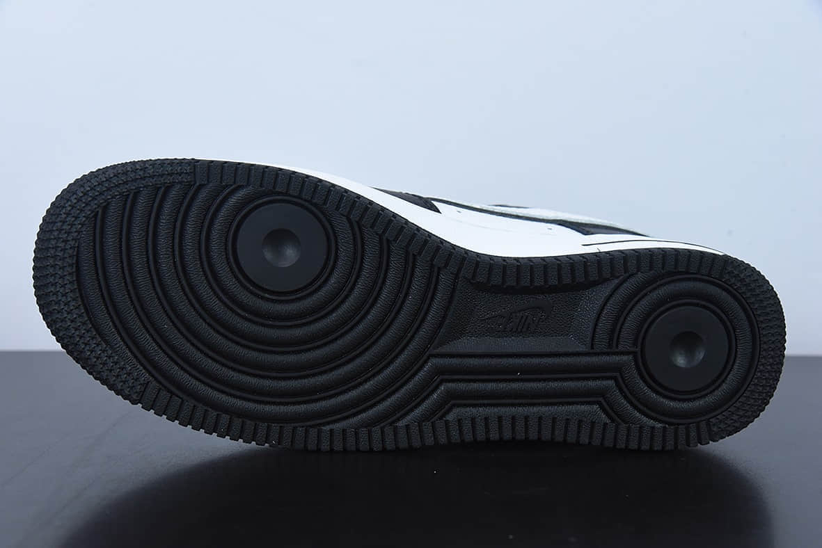 耐克Nike Air Force 1'07 LowBlackWhitePanda黑白熊猫小四钩空军一号低帮休闲板鞋纯原版本 货号：DX3115-100