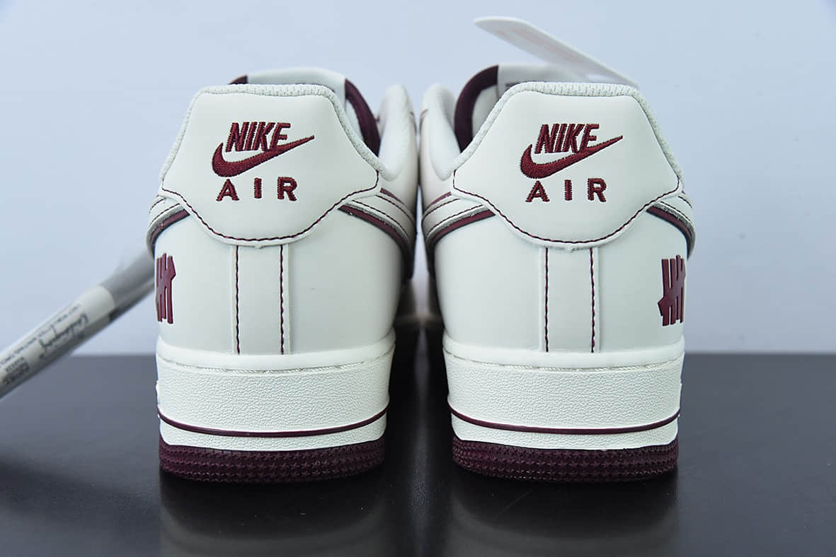 耐克Nike Undefeated x Nike Air Force 1 Low 酒红色空军一号低帮休闲板鞋纯原版本 货号：UN3699-022