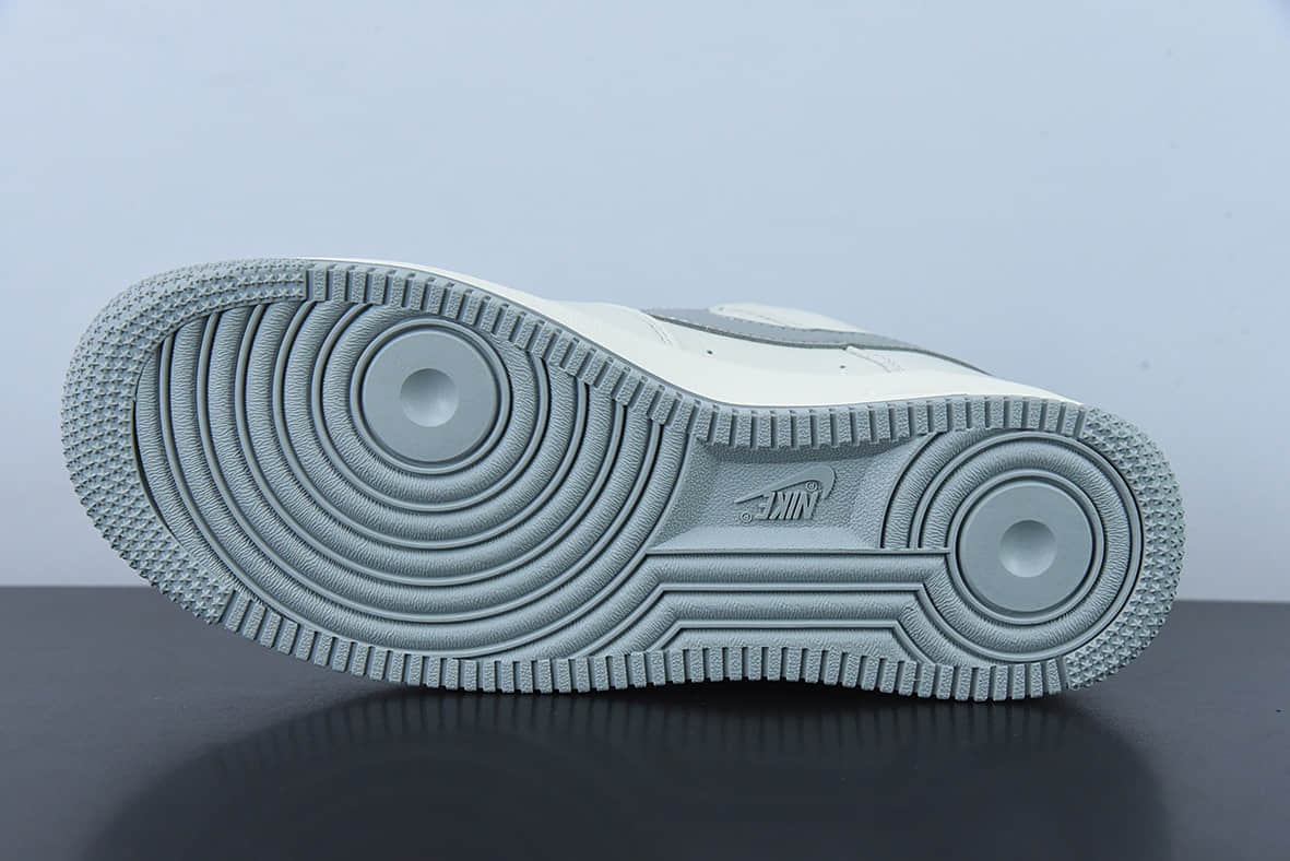 耐克Nike Undefeated x NK Air Force 1 Low 米银空军一号低帮休闲板鞋纯原版本 货号：UN6695-288