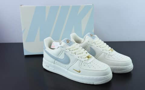 耐克Nike Air Force 1’07 Low QSSailLight BlueGold帆布米白浅蓝迷你双钩子空军一号经典低帮百搭休闲运动板鞋纯原版本 货号：MN5696-009