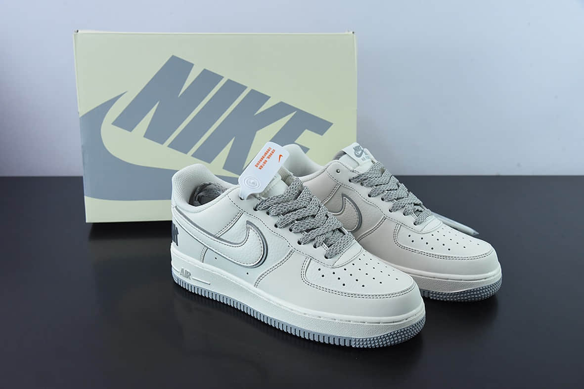 耐克Nike Undefeated x NK Air Force 1 Low 洛杉矶潮牌五道杠联名米灰色空军一号低帮休闲板鞋纯原版本 货号：UN3699-055