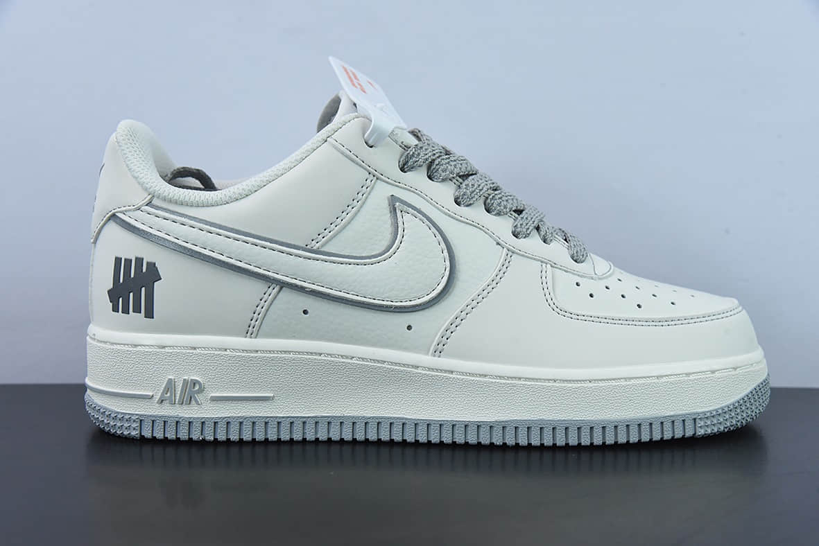 耐克Nike Undefeated x NK Air Force 1 Low 洛杉矶潮牌五道杠联名米灰色空军一号低帮休闲板鞋纯原版本 货号：UN3699-055