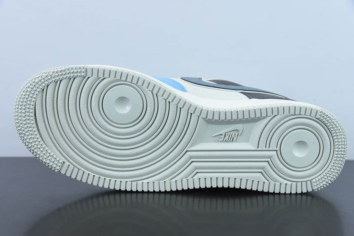 耐克Nike Air Force 1 '07 浅蓝布面空军一号低帮休闲板鞋纯原版本 货号：DG2296-024
