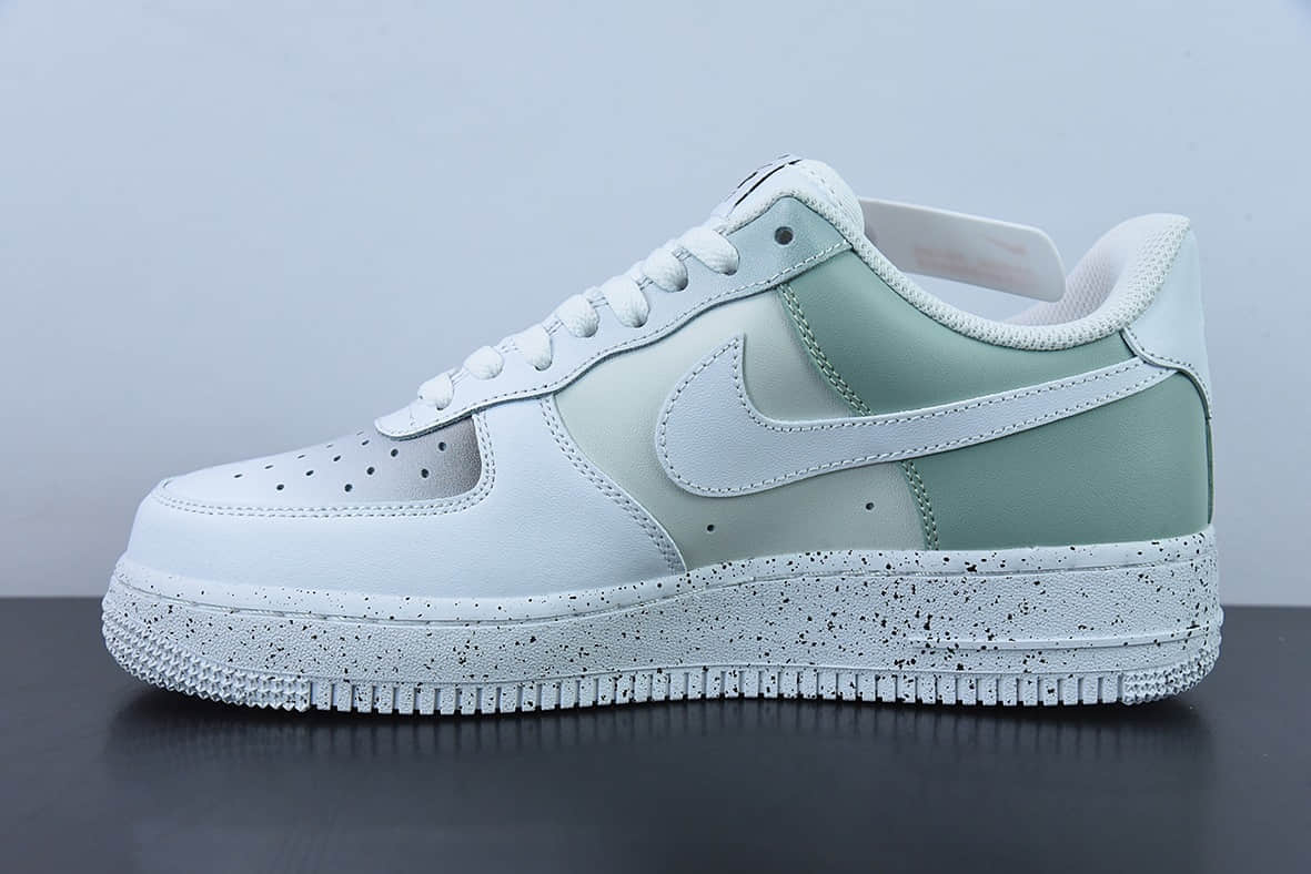 耐克Nike Air Force 1 '07 LowWhiteMatcha GreenGrey渐变白抹茶绿灰泼墨空军一号经典低帮休闲板鞋纯原版本 货号：MM6023-336