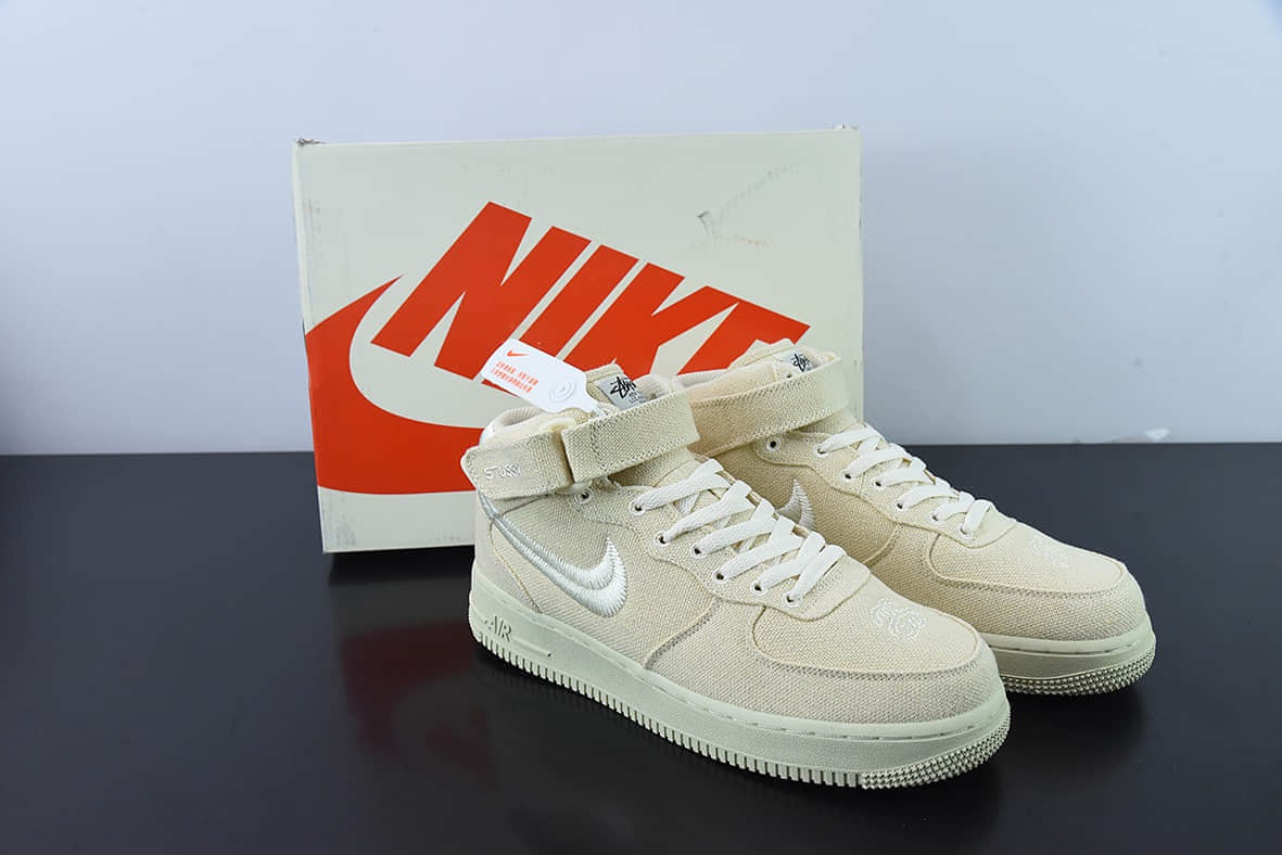 耐克Nike Air Force 1 MID STUSSY 斯图西联名白麻布电绣钩子空军一号中帮休闲板鞋纯原版本 货号：DJ7841-200