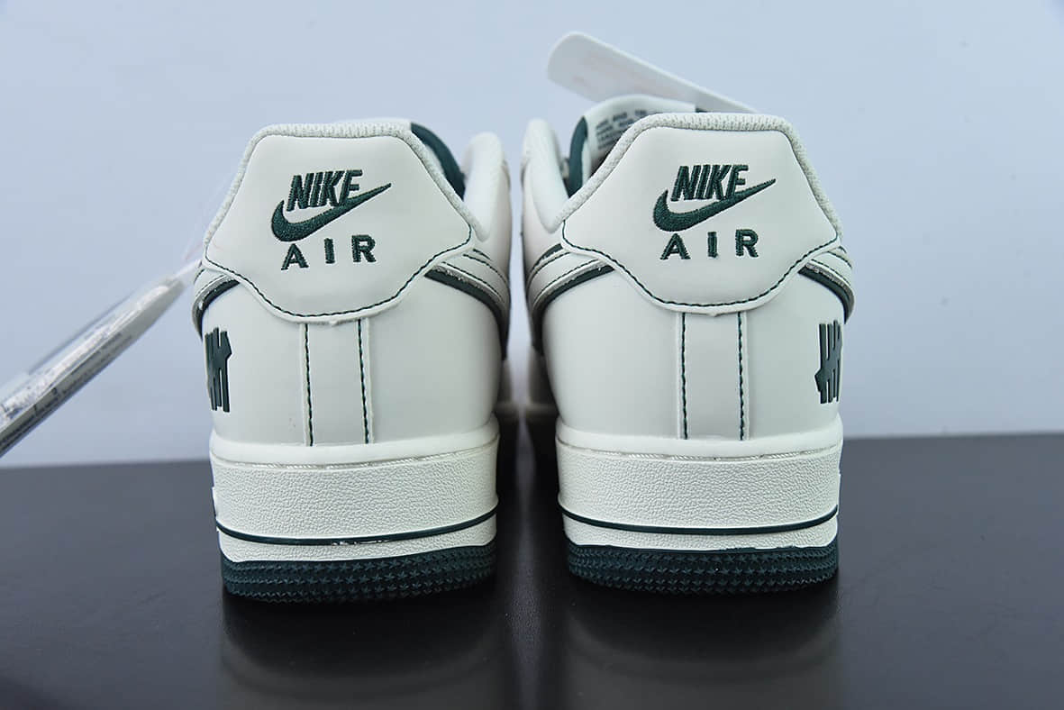 耐克Nike Undefeated x Nike Air Force 1 Low 米绿色联名款空军一号低帮休闲板鞋纯原版本 货号：UN3699-066