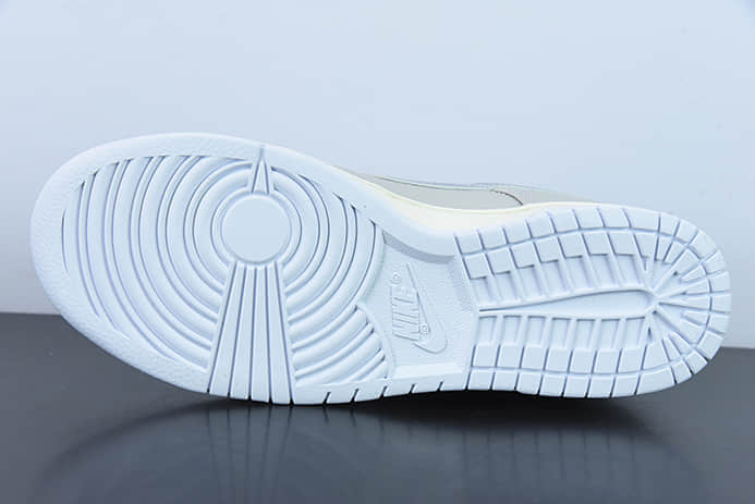 耐克Nike WMNS SB Dunk Low GSMetallic Silver“金属白银灰SB低帮休闲滑板鞋纯原版本 货号：DX3197-095