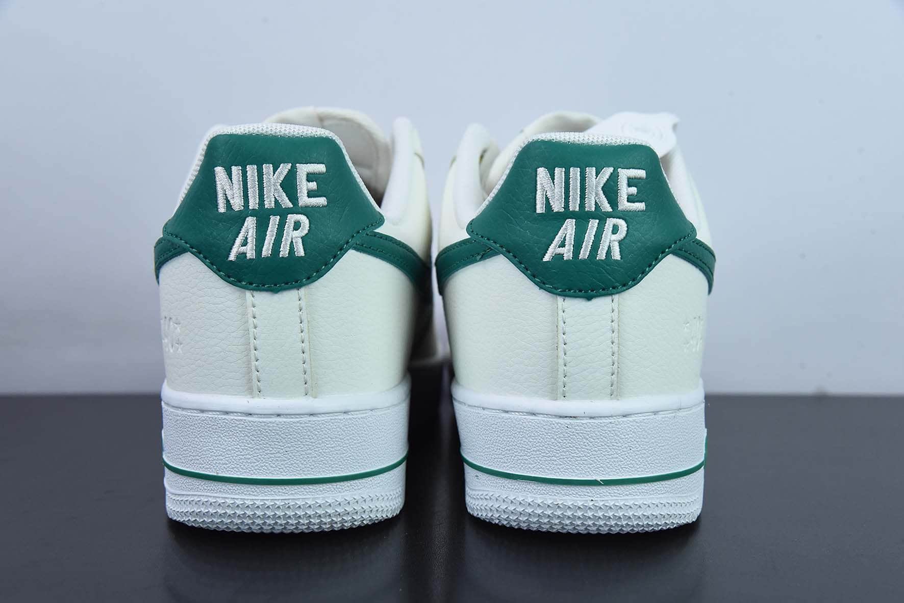 耐克NIKE Air Force 1 '07 Low 米黄绿绿勾空军一号低帮休闲板鞋纯原版本 货号：DQ7582-101