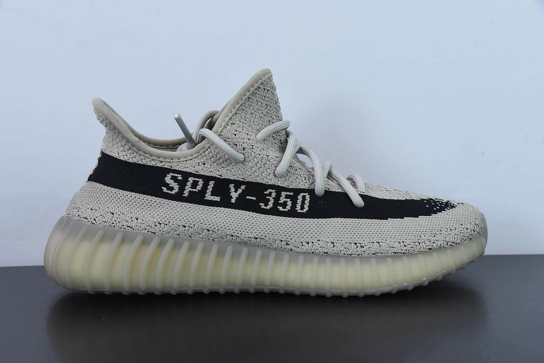 阿迪达斯Adidas Yeezy Boost 350v2“BeigeBlack”卡其黑芝麻油漆条侃爷同款椰子爆米花跑鞋纯原版本 货号：HP7870