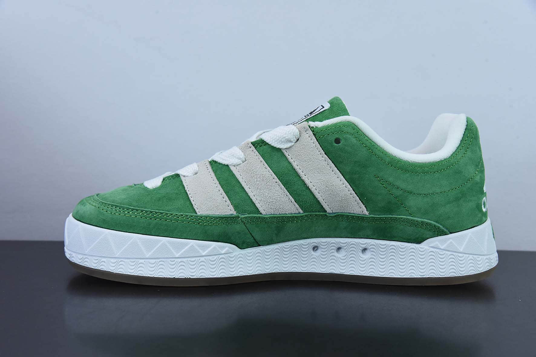 阿迪达斯Adidas Originals Adimatic LowPurple Tint马蒂奇系列翻毛浅草绿灰白低帮复古鲨鱼面包鞋纯原版本 货号：GZ6202