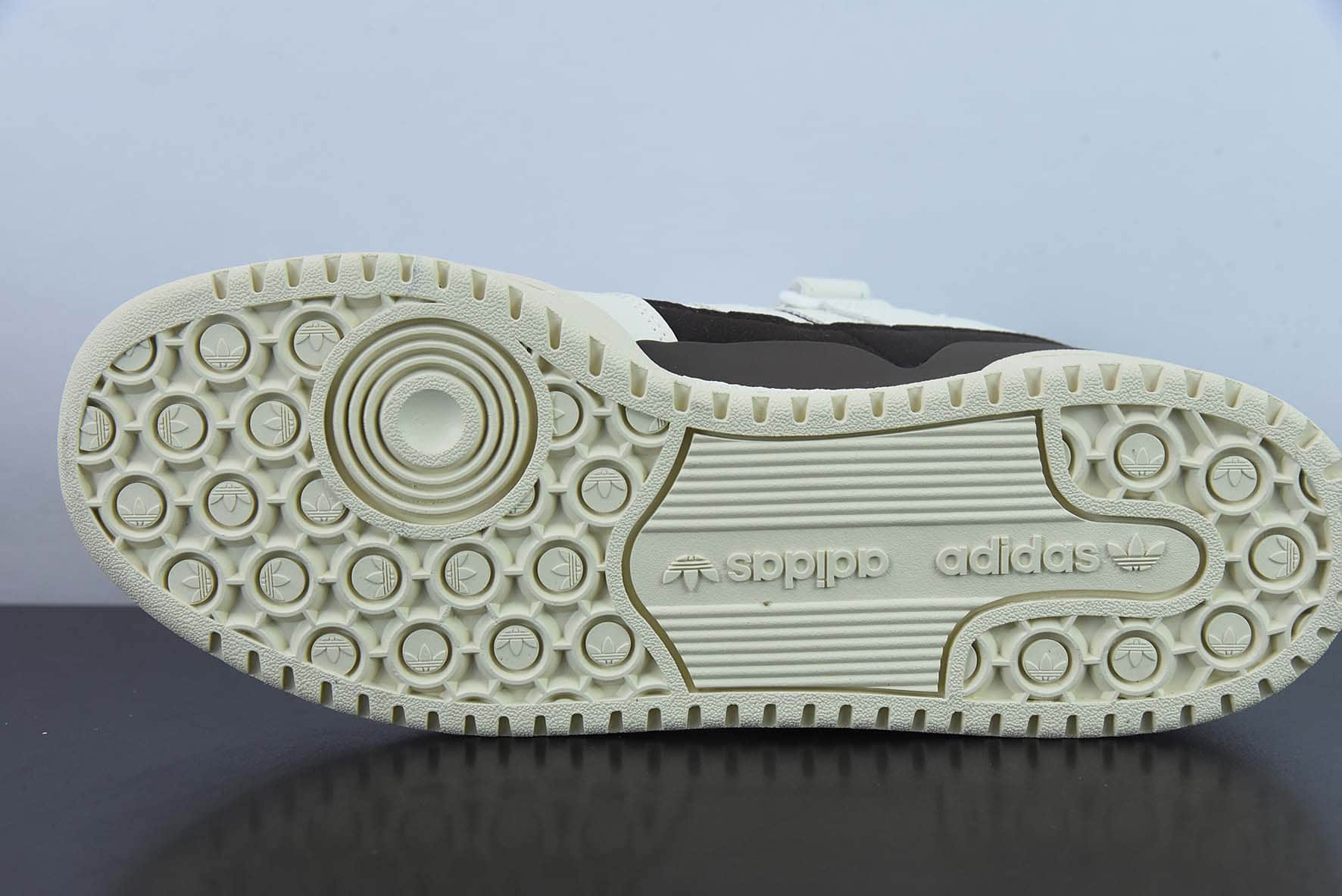 阿迪达斯Adidas originals Forum 84 Low白棕色低帮复古运动休闲鞋纯原版本 货号：GZ8959