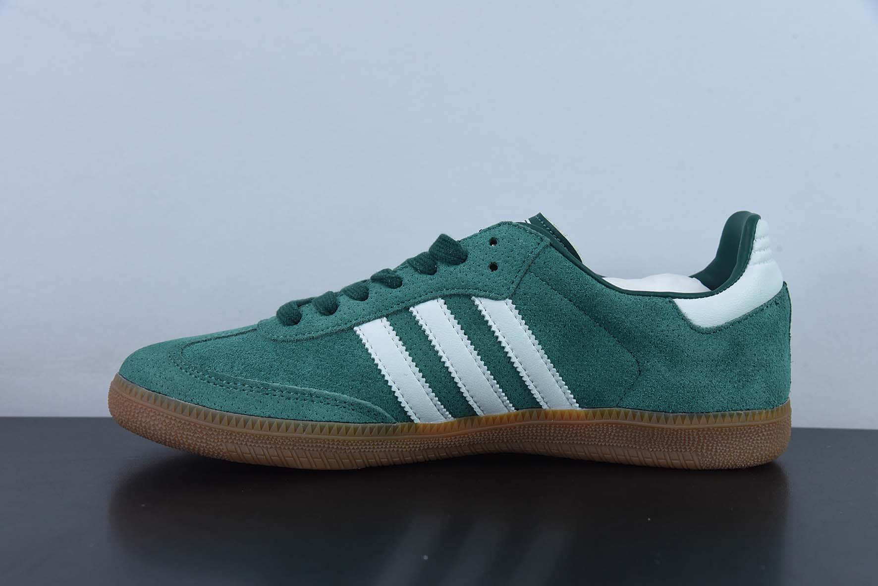 阿迪达斯Adidas Samba OG 白绿色桑巴翻毛皮复古休闲板鞋纯原版本 货号：HP7902