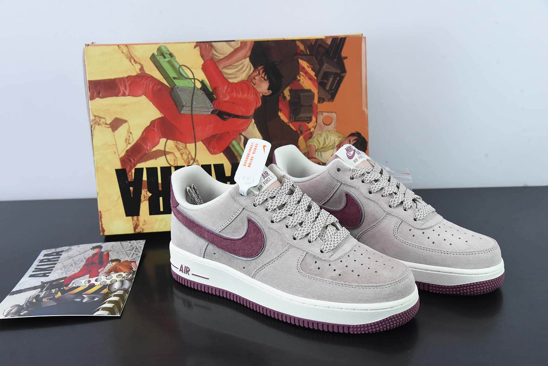 耐克Nike AKIRA×Nike Air Force 1 Low ’07 枣红配色创意定制联乘漫画著作《阿基拉》主人公空军一号低帮板鞋纯原版本 货号：KT0036-088