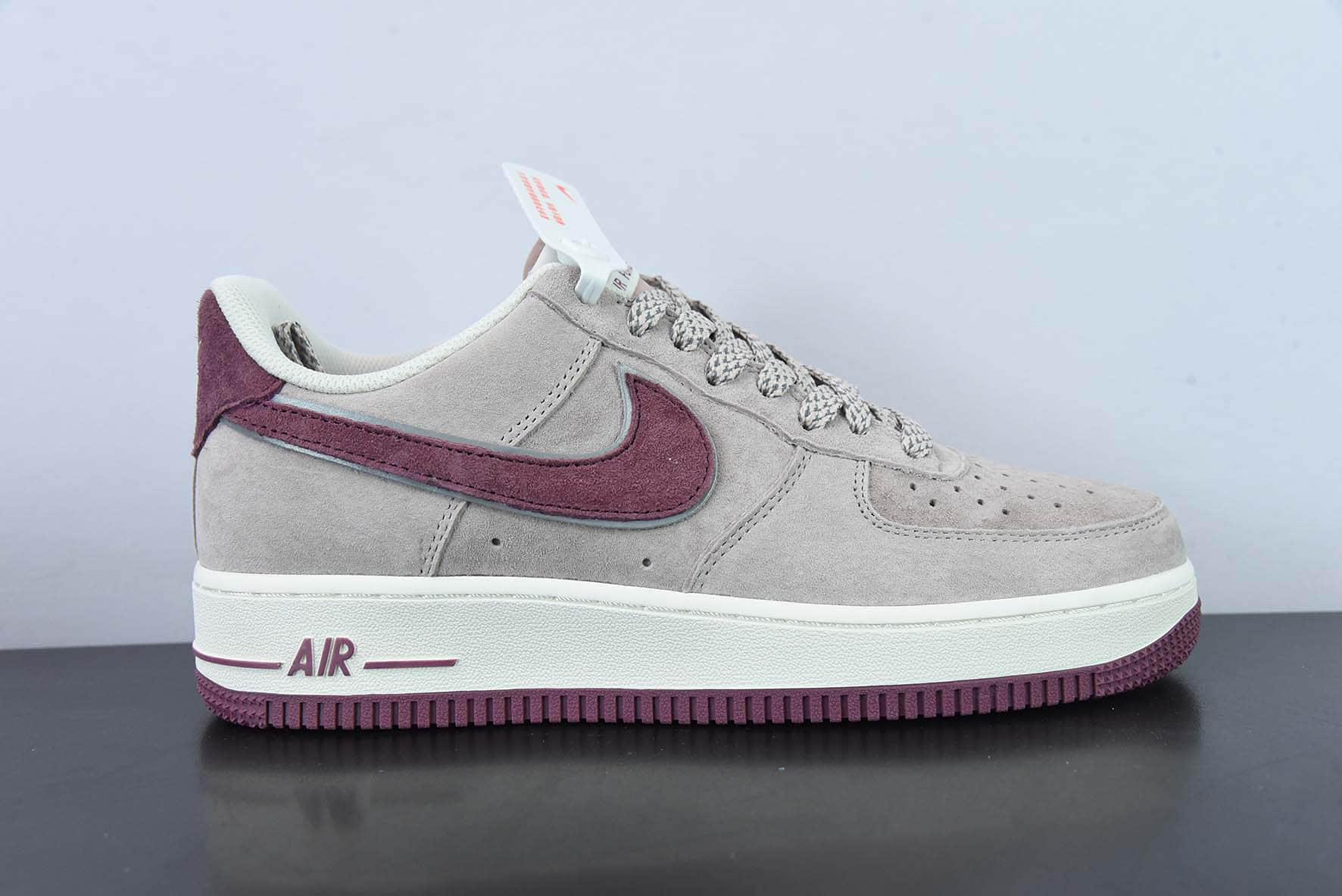 耐克Nike AKIRA×Nike Air Force 1 Low ’07 枣红配色创意定制联乘漫画著作《阿基拉》主人公空军一号低帮板鞋纯原版本 货号：KT0036-088