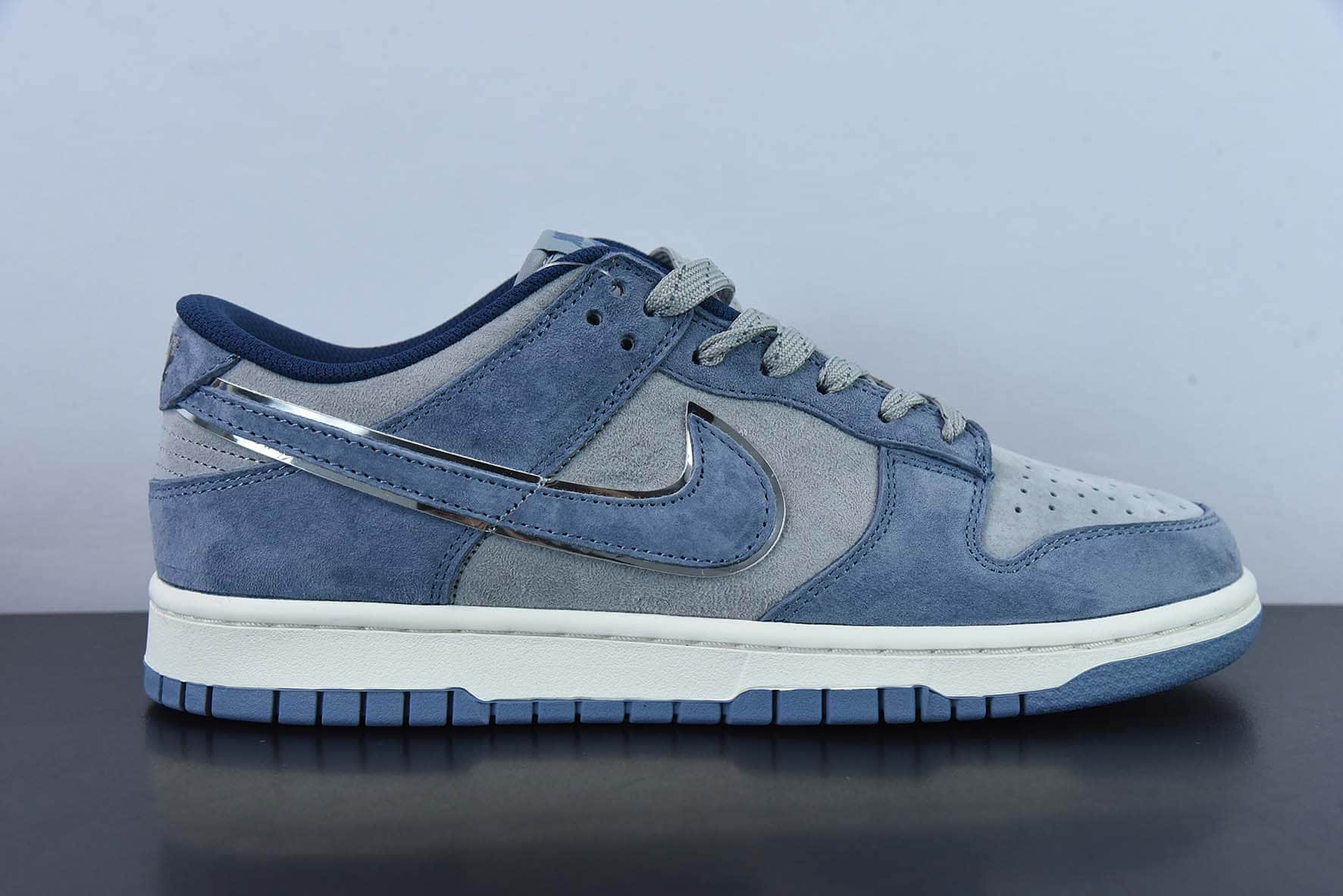 耐克Nike Otomo Katsuhiro x NK SB Dunk Low Steamboy OST 大友克洋联名款麂皮灰蓝低帮滑板鞋纯原版本 货号：DR3369-526