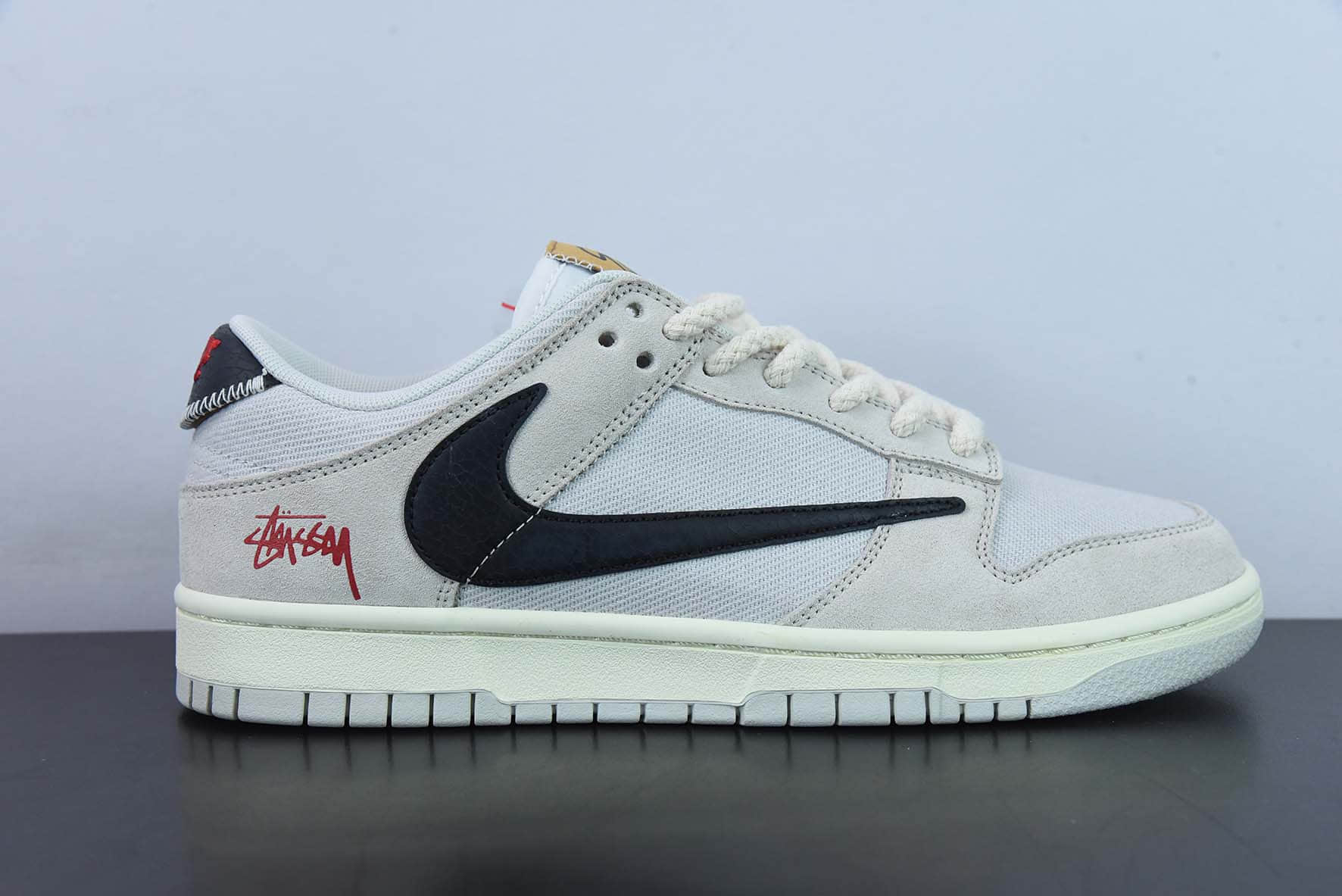 耐克Nike Stussy x Nk SB Dunk Low Certified Fresh 灰黑斯图西联名倒勾 SB扣篮系列低帮休闲运动滑板板鞋纯原版本 货号： DD9776-068