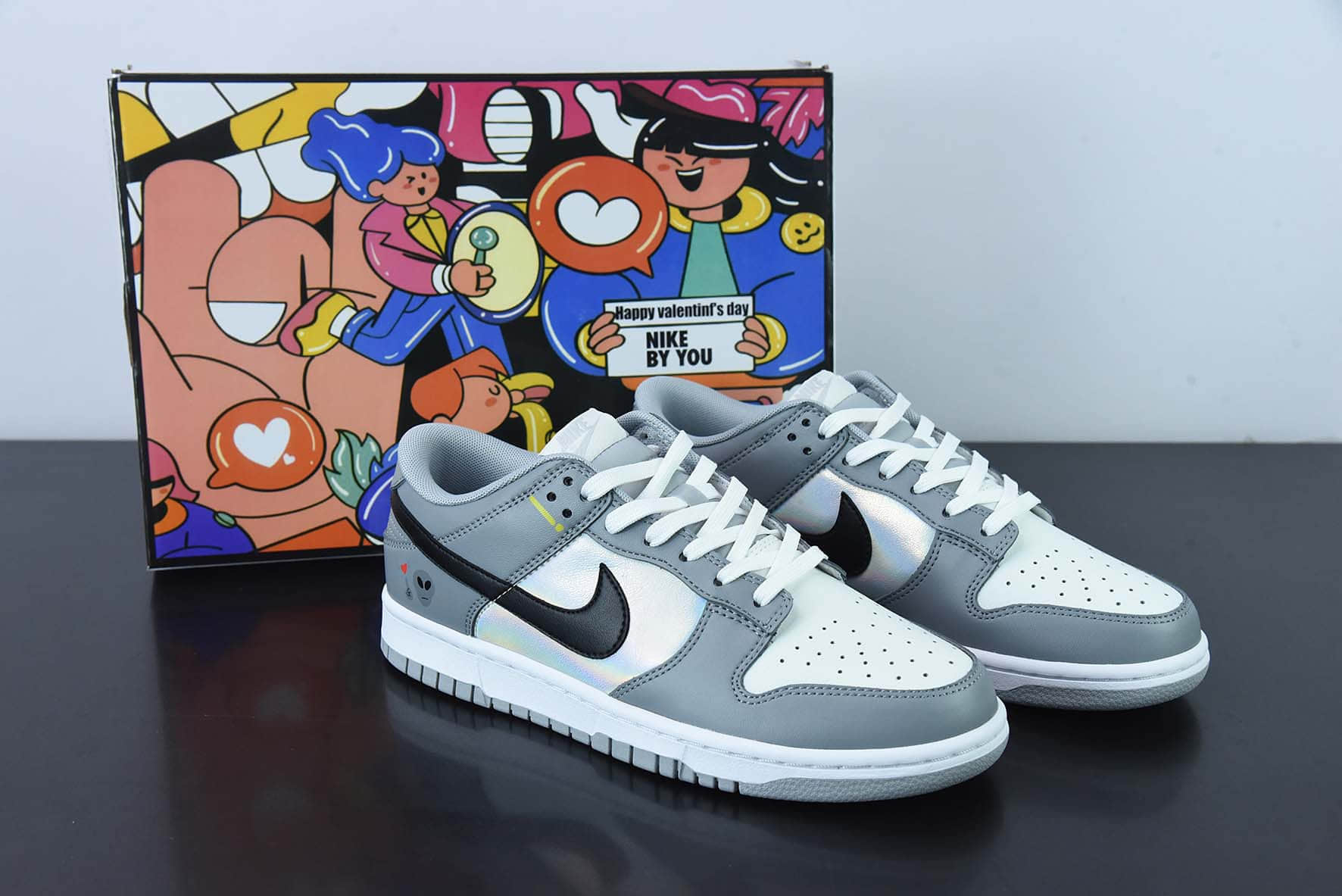 耐克Nike By You SB Dunk Low Retro SP深灰黑彩全息外星人扣篮系列低帮休闲运动滑板板鞋纯原版本 货号：CV0811-020