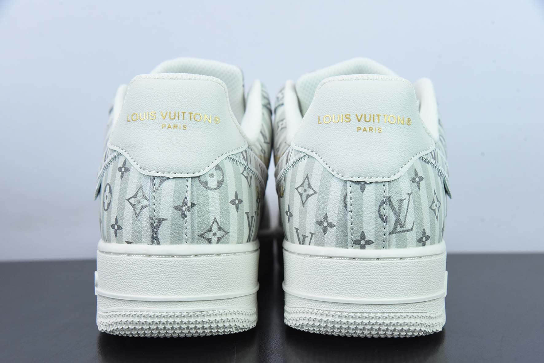 耐克Nike Air Force 1 NK× LV老花联名灰白logo空军一号低帮休闲板鞋纯原版本 货号：1A9V9E