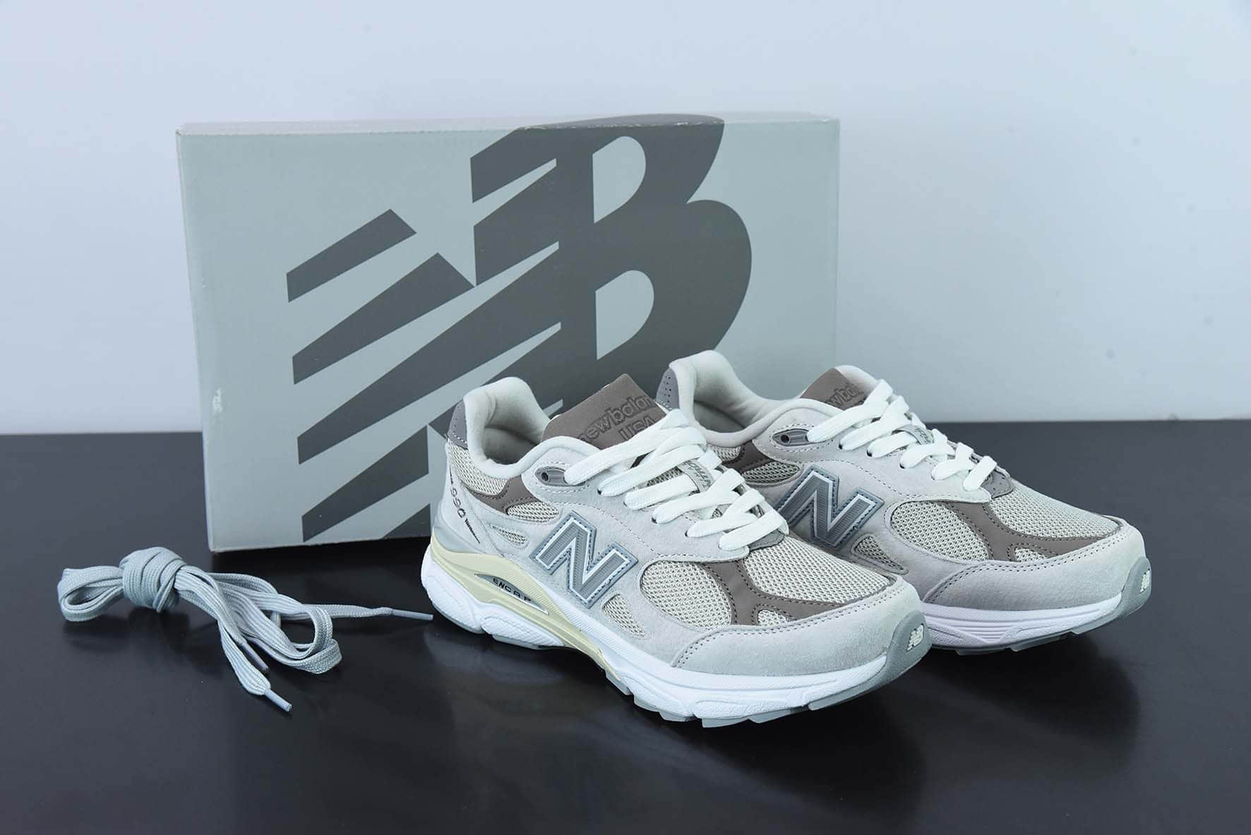 新百伦New Balance YCMC x New Balance Made in USA M990V3 三代系列联名浅灰色低帮美产血统经典复古休闲运动百搭老爹跑步鞋纯原版本 货号：M990SC3