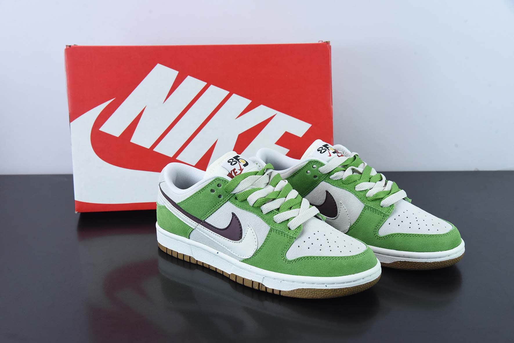 耐克Nike Dunk Low SB帆白绿酒红双勾低帮休闲滑板鞋纯原版本 货号：DO9457-103