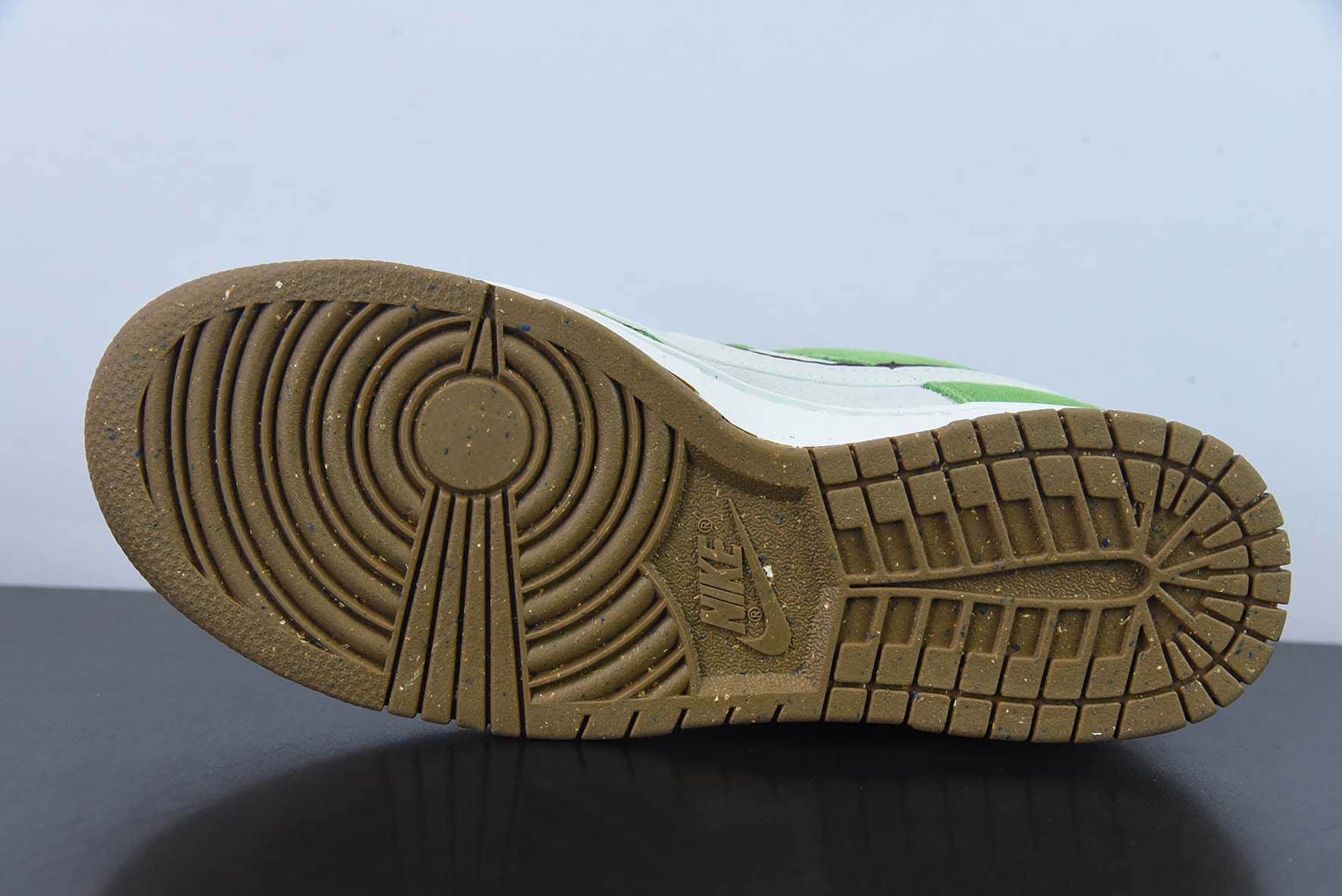 耐克Nike Dunk Low SB帆白绿酒红双勾低帮休闲滑板鞋纯原版本 货号：DO9457-103