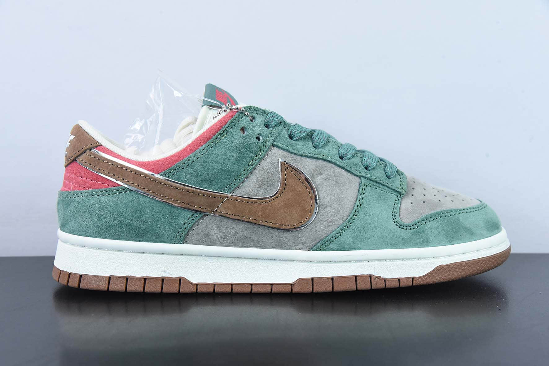 耐克Nike Otomo Katsuhiro x NK SB Dunk Low Steamboy OST 大友克洋联名麂皮黄灰绿SB低帮滑板鞋纯原版本 货号：LF0039-023