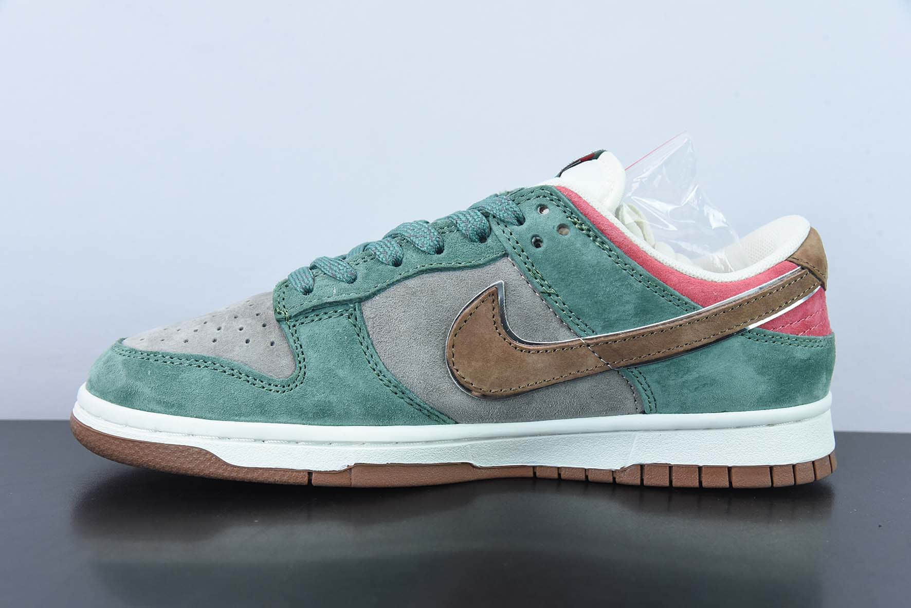 耐克Nike Otomo Katsuhiro x NK SB Dunk Low Steamboy OST 大友克洋联名麂皮黄灰绿SB低帮滑板鞋纯原版本 货号：LF0039-023