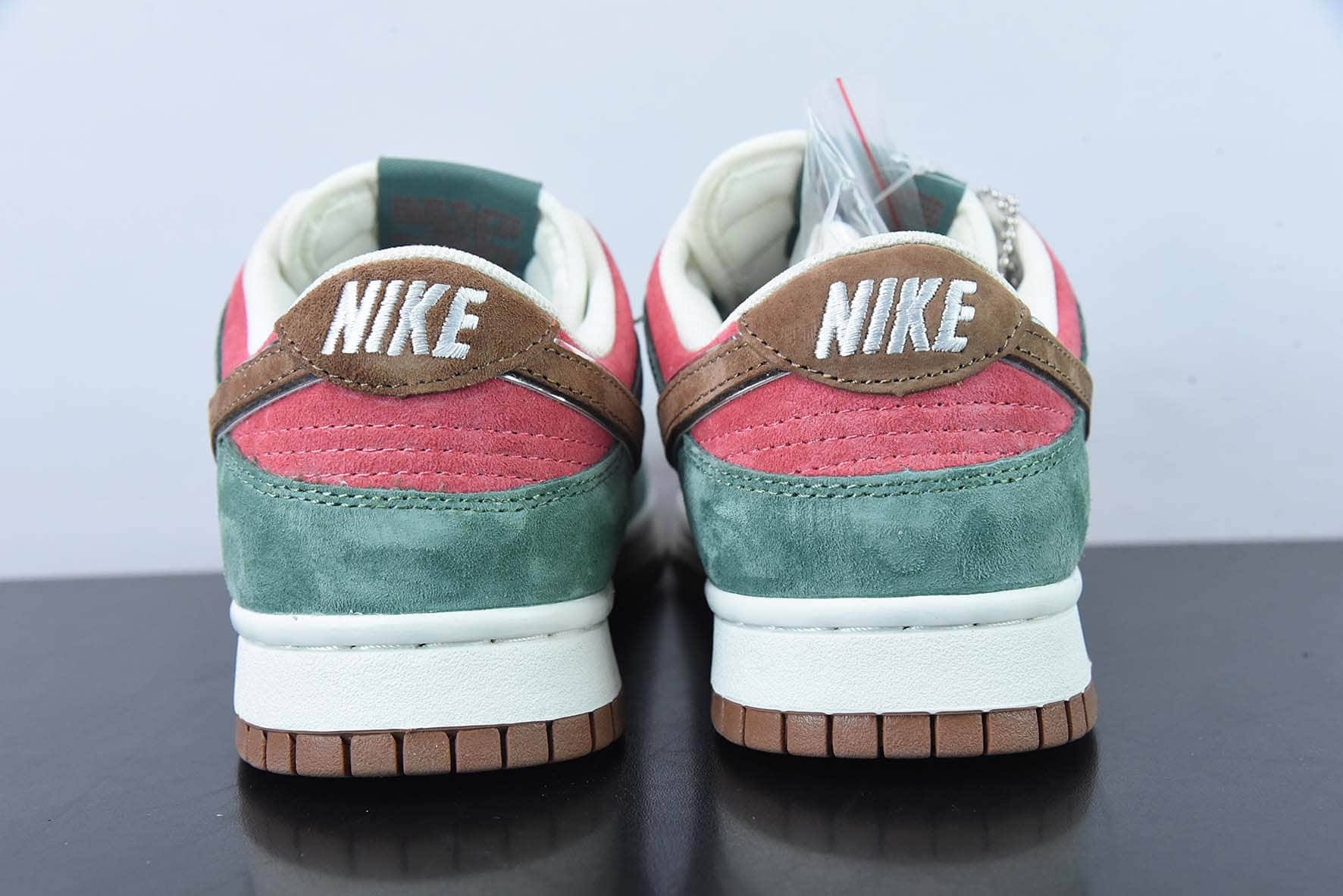 耐克Nike Otomo Katsuhiro x NK SB Dunk Low Steamboy OST 大友克洋联名麂皮黄灰绿SB低帮滑板鞋纯原版本 货号：LF0039-023