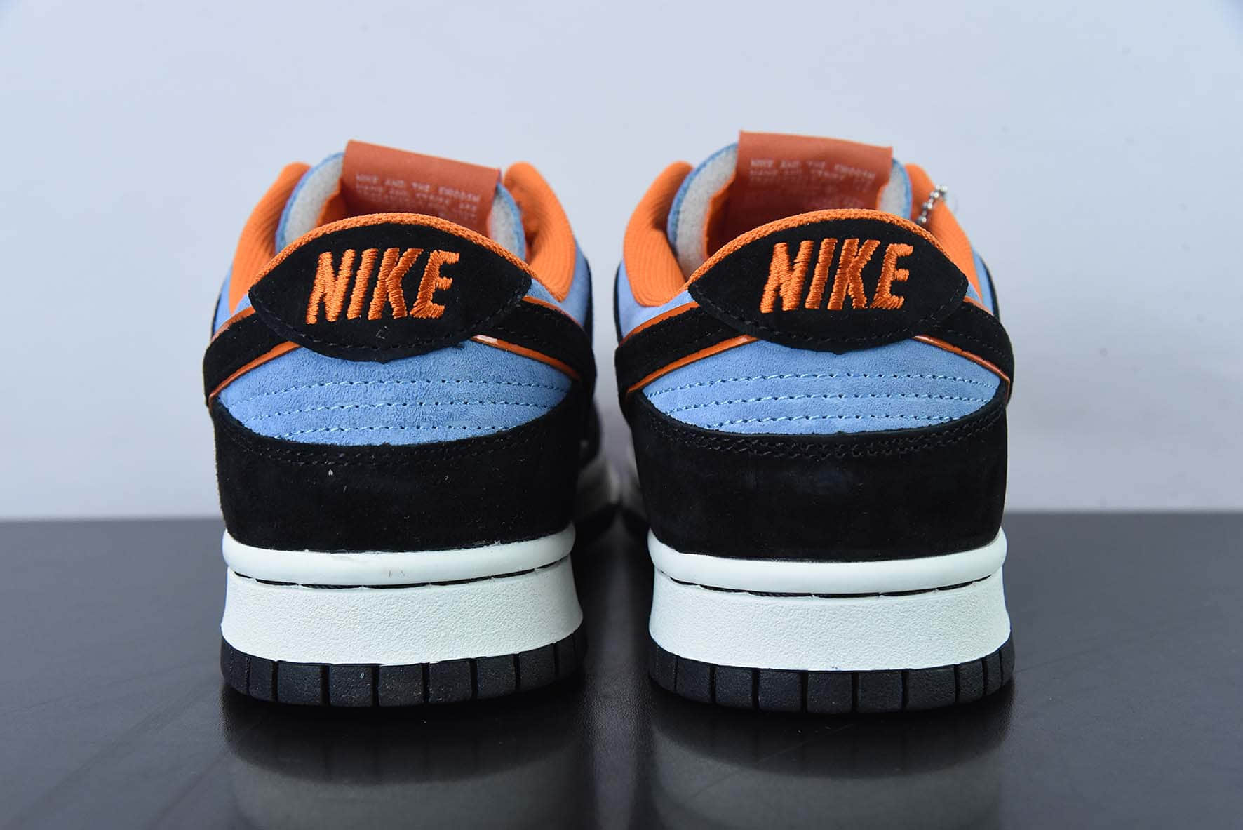 耐克Nike Otomo Katsuhiro x NK SB Dunk Low Steamboy OST 大友克洋联名麂皮黑橙SB低帮滑板鞋纯原版本 货号：LF0039-027