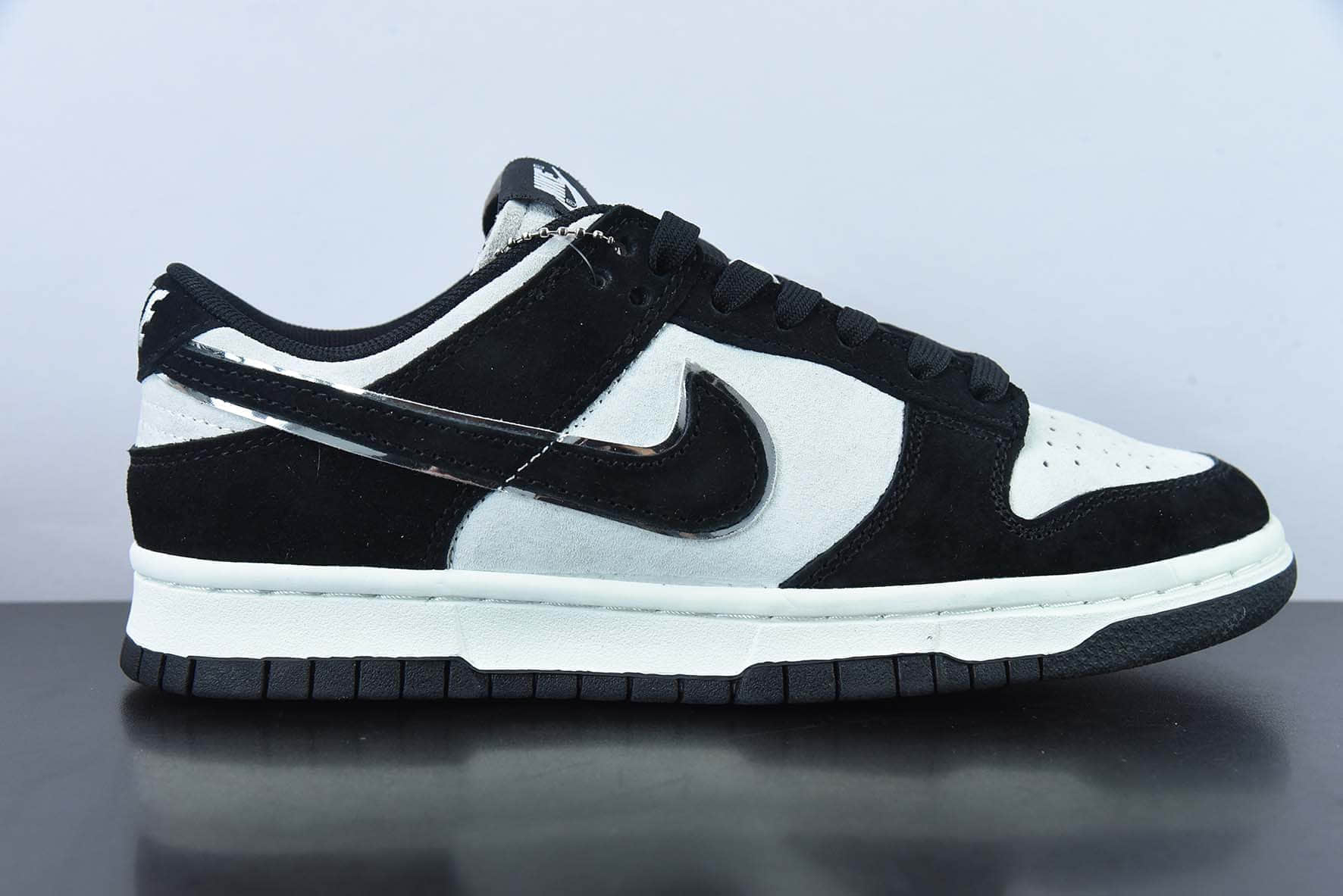 耐克Nike SB Dunk LowWhiteBlackPanda大友克洋联名麂皮黑白熊猫扣篮系列低帮休闲运动滑板板鞋纯原版本 货号：LF0039-988