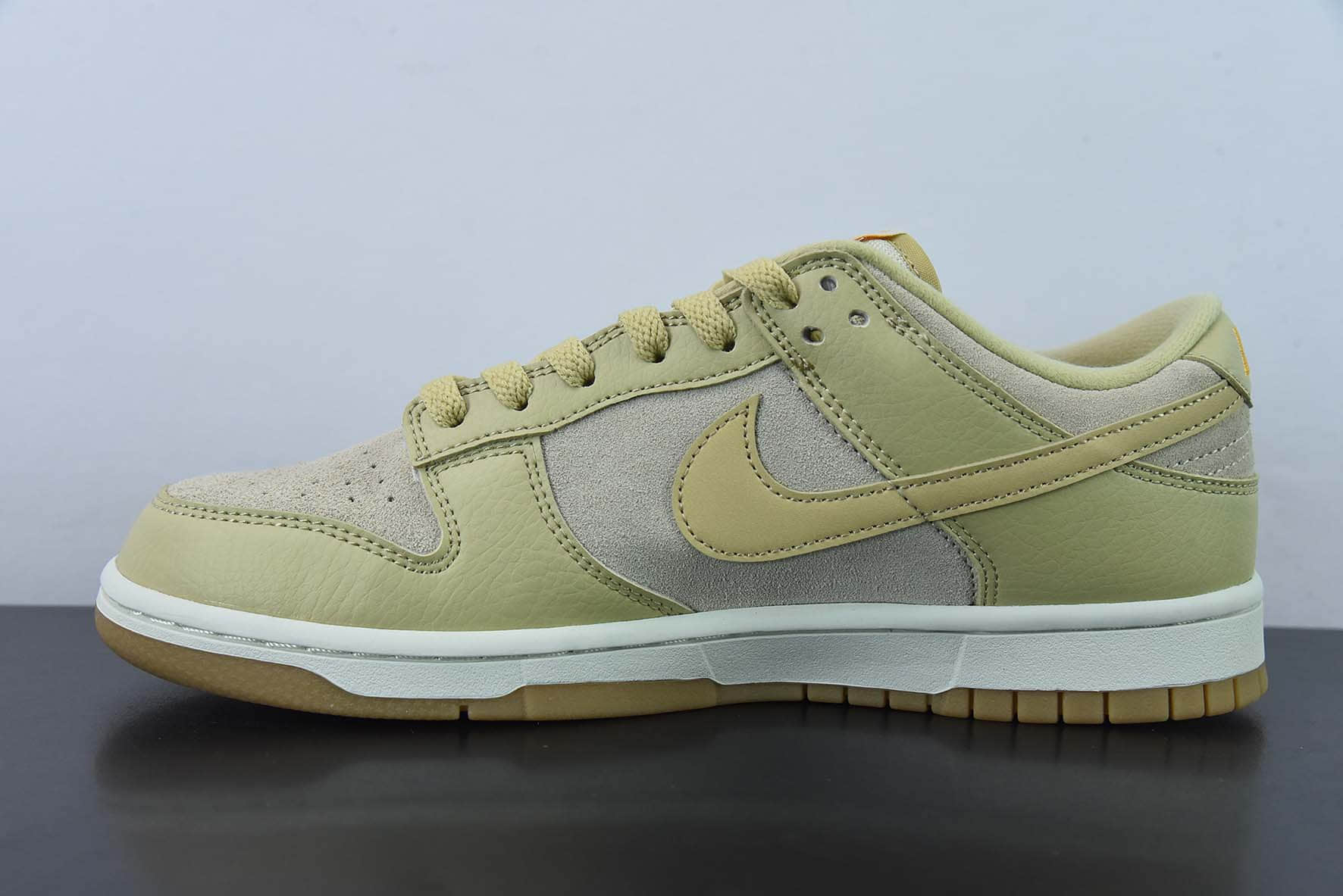 耐克Nike SB Dunk Low “Tan Suede” 沙漠色SB扣篮系列低帮休闲滑板鞋纯原版本 货号：DZ4513-200